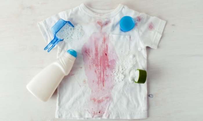 Does food coloring stain clothing