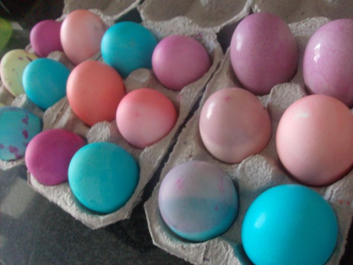 Painting eggs with food coloring