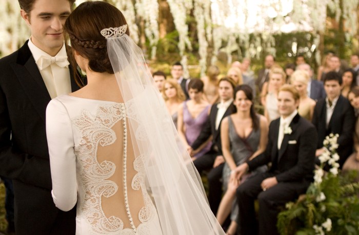 Twilight breaking dawn part 1 wedding dress