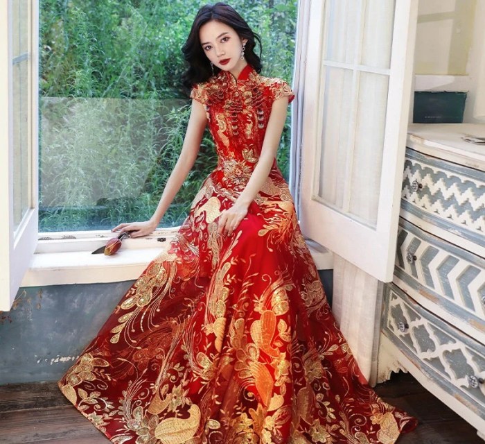 Traditional chinese wedding dress for bride